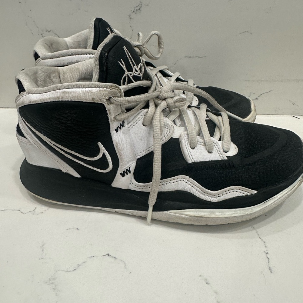 Nike Kyrie High Top